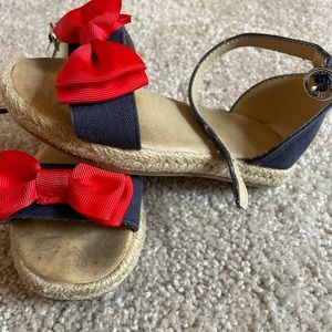 JANIE & JACK NAVY & RED BOW SANDALS SIZE 7